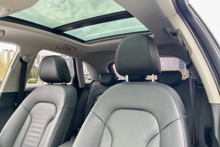 Audi Q3 2016 immagine di auto #24