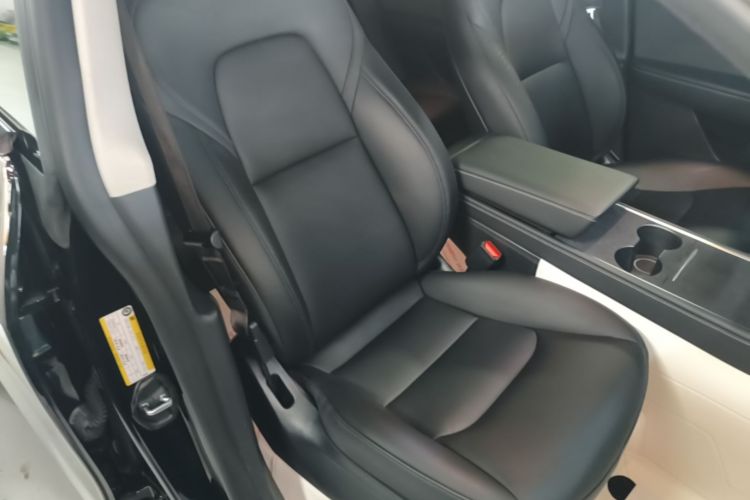 Tesla Model Y 2024 car image #24