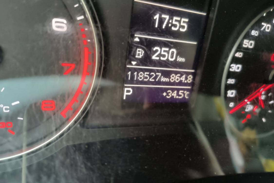 Audi Q3 2015 car image #25