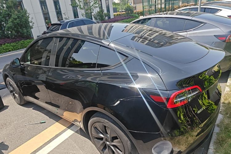 Tesla Model Y 2023 immagine di auto #5