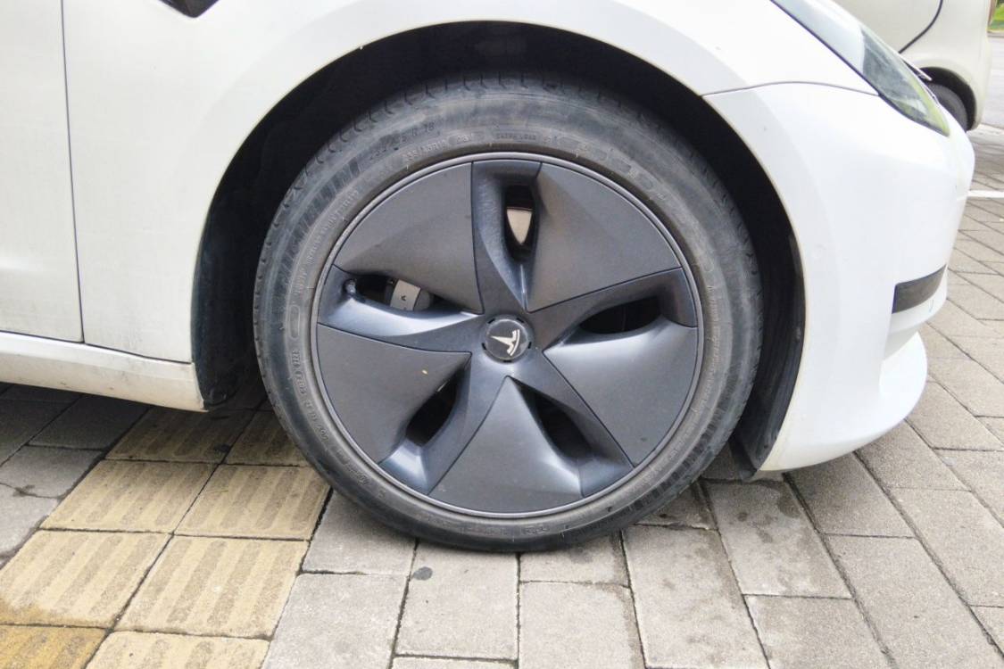 Tesla Model 3 2020 car image #9