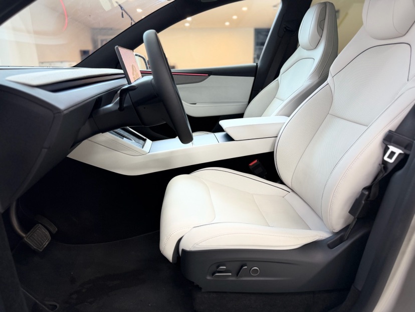 Tesla Model Y L 2025 #3 Tesla Model Y L 2025 car image #3