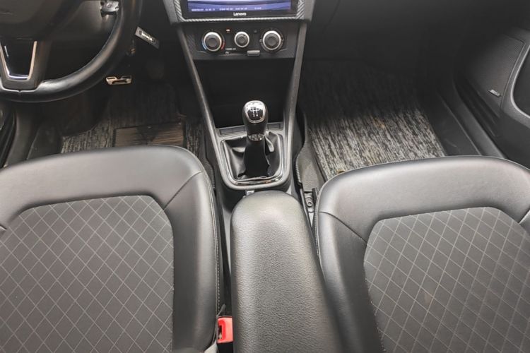 Skoda Rapid 2018 #14 Skoda Rapid 2018 image de voiture #14
