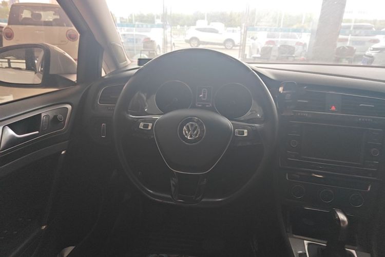 Volkswagen Golf 2018 car image #11