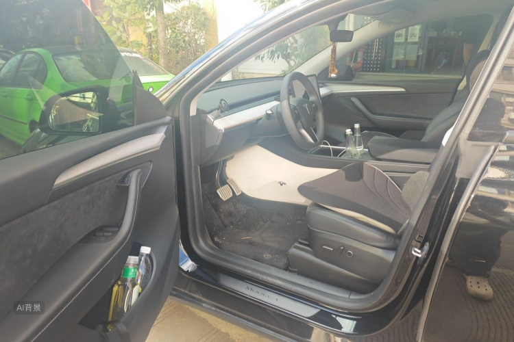 Tesla Model Y 2023 immagine di auto #18