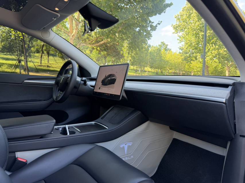 Tesla Model Y 2024 #11 Tesla Model Y 2024 car image #11