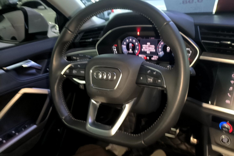 Audi Q3 2021 #11 Audi Q3 2021 car image #11