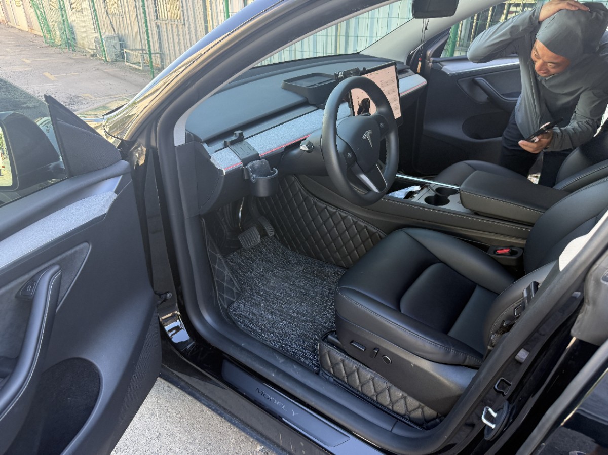 Tesla Model Y 2023 #6 Tesla Model Y 2023 car image #6