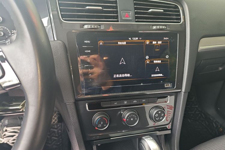 Volkswagen Golf 2020 car image #13