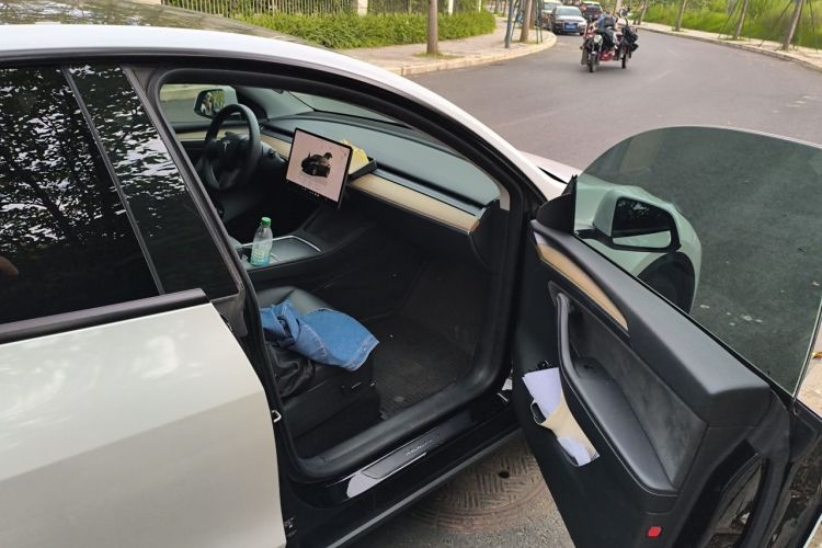 Tesla Model Y 2022 #21 Tesla Model Y 2022 car image #21