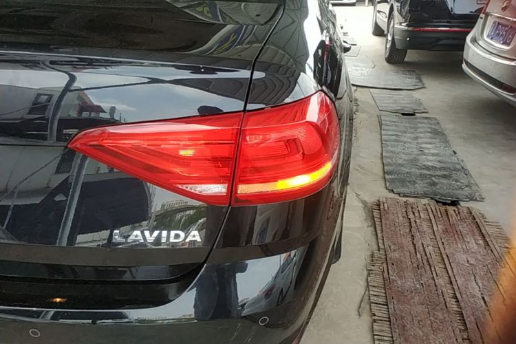 Volkswagen Lavida 2017 car image #8