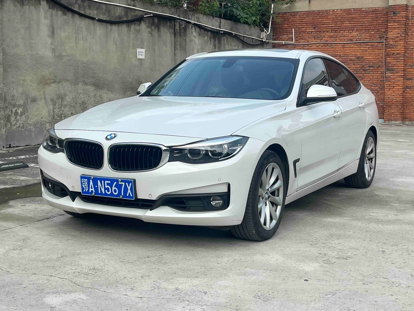BMW 3 Series GT 2019 BMW 3 Series GT 2019 car image