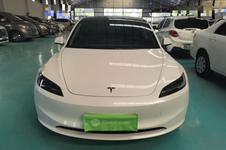 Tesla Model 3 2026 imagen de coche #3