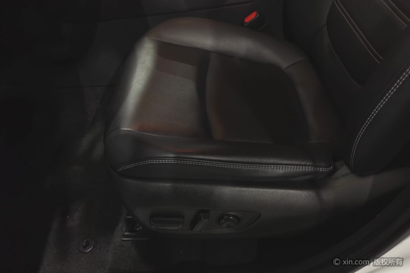Toyota RAV4 2021 car image #21