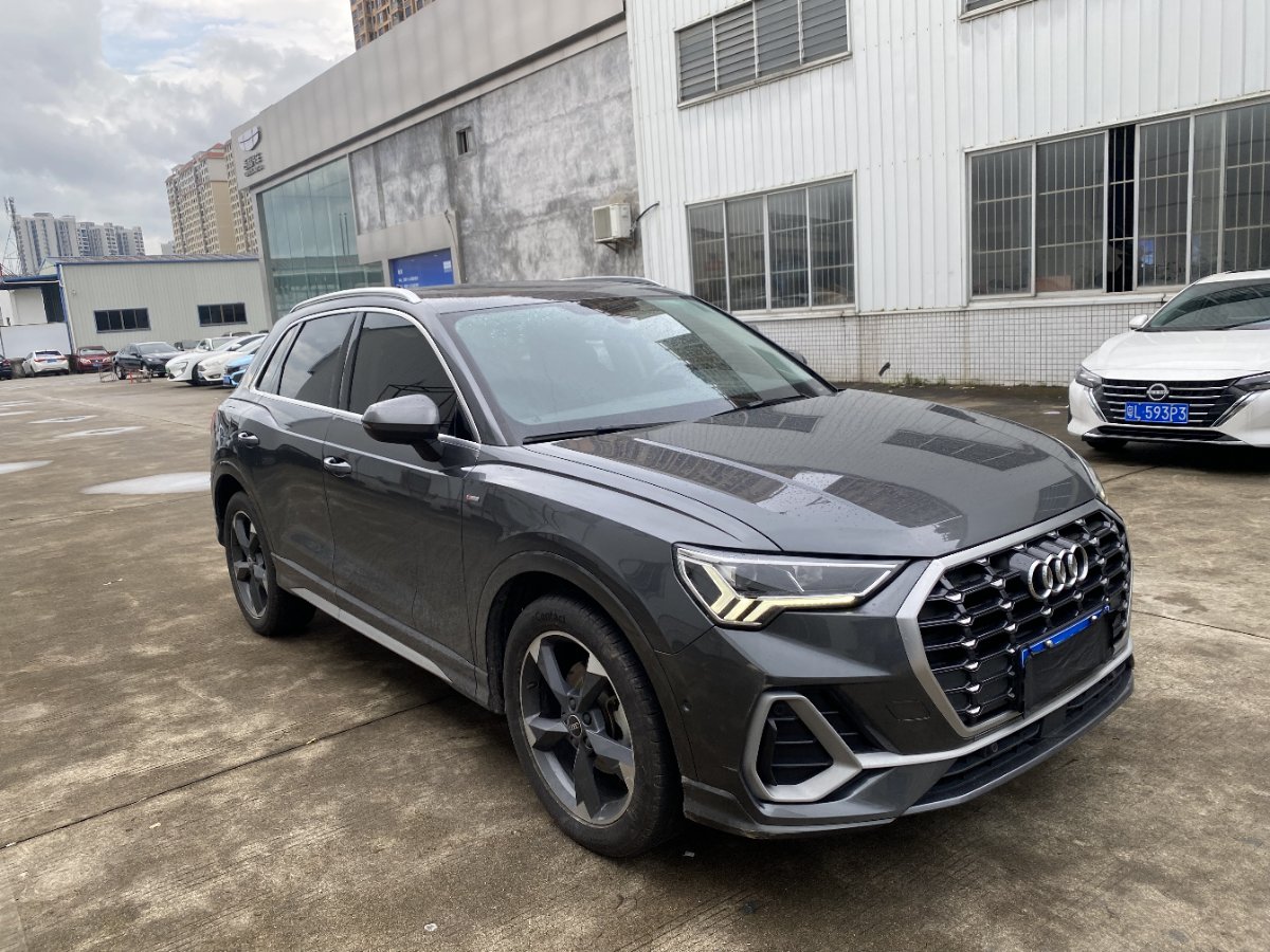 Audi Q3 2021 car image #3