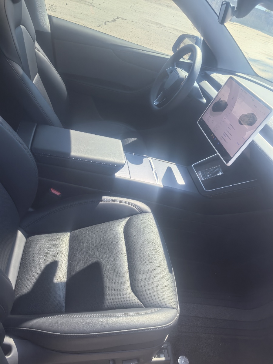 Tesla Model Y 2025 #8 Tesla Model Y 2025 car image #8