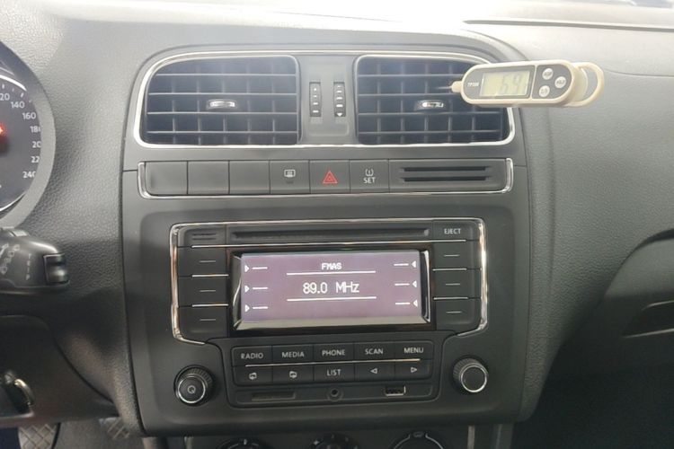 Volkswagen Polo 2014 car image #19