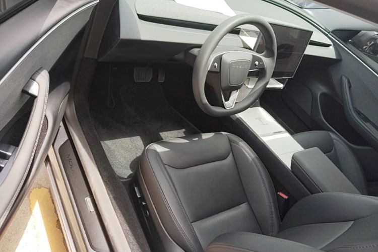 Tesla Model 3 2024 car image #16