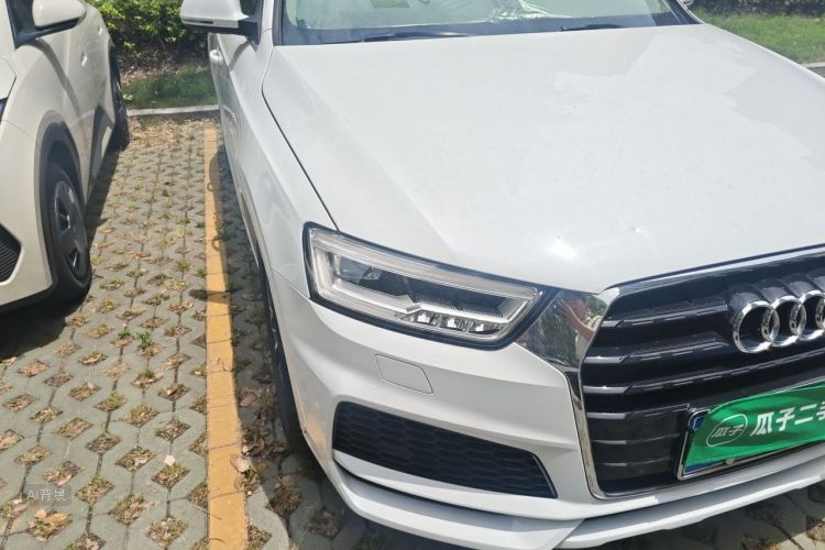 Audi Q3 2019 car image #8
