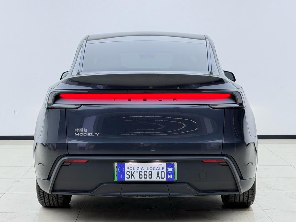 Tesla Model Y 2025 #5 Tesla Model Y 2025 car image #5