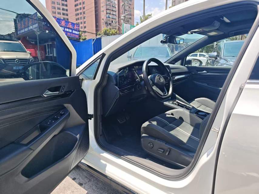 Volkswagen Golf 2022 car image #4