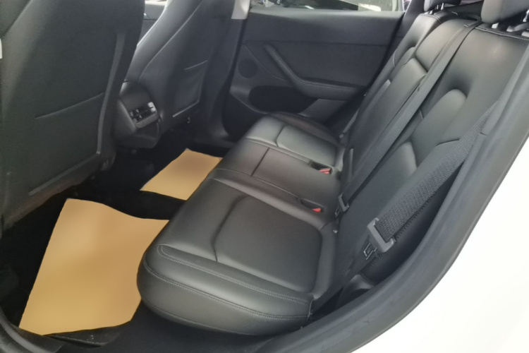 Tesla Model Y 2021 car image #17