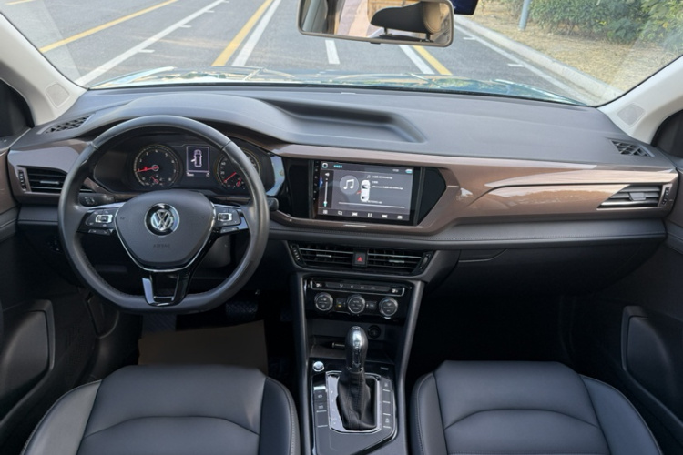 Volkswagen Tharu 2019 car image #13