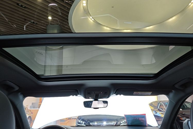 Audi Q3 2025 immagine di auto #18