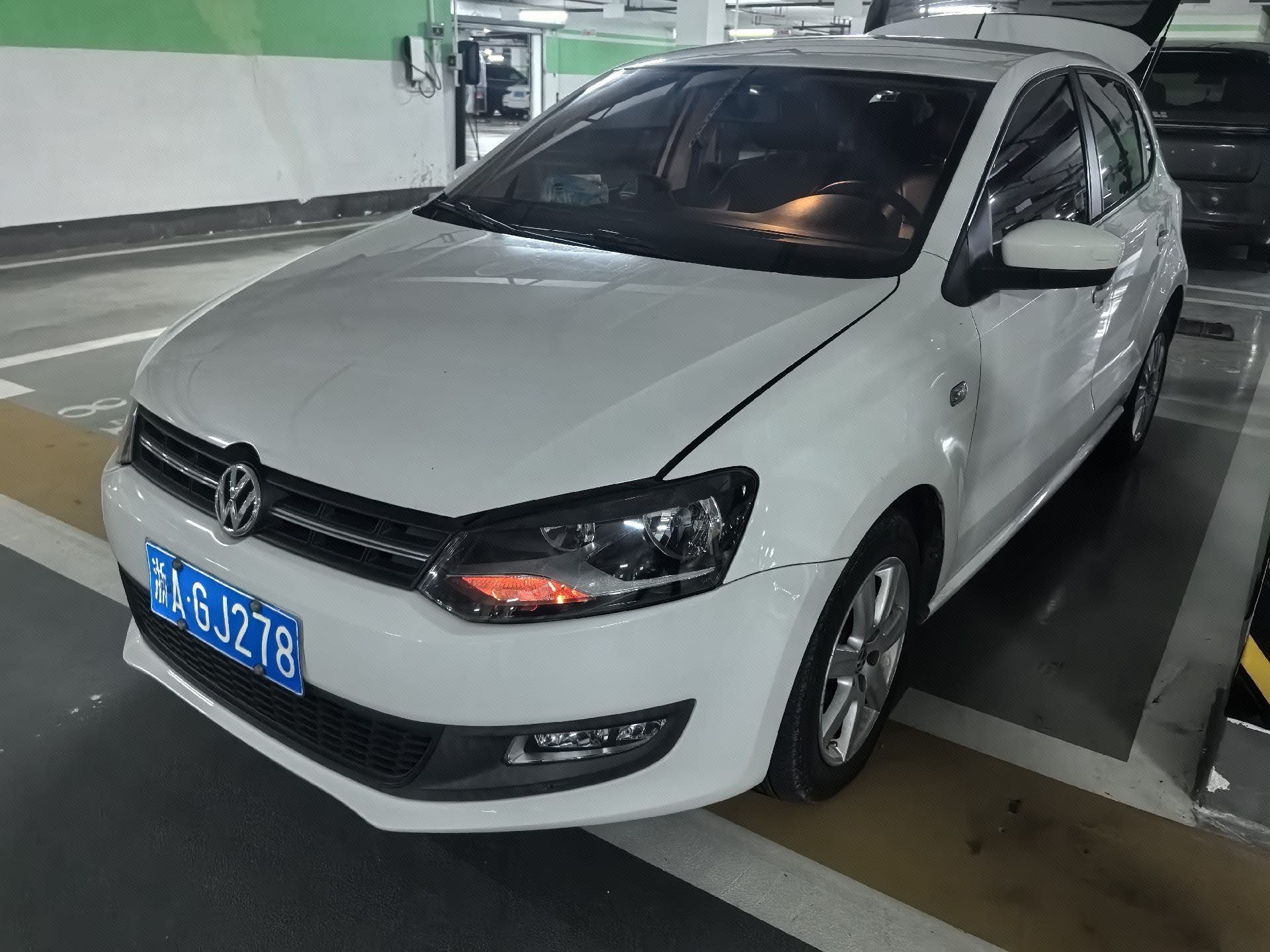 Volkswagen Polo 2014 Volkswagen Polo 2014 car image