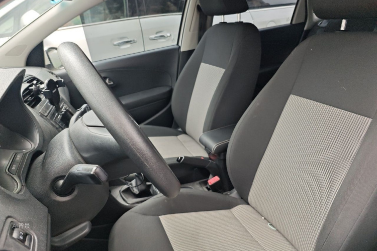 Volkswagen Polo 2018 car image #17