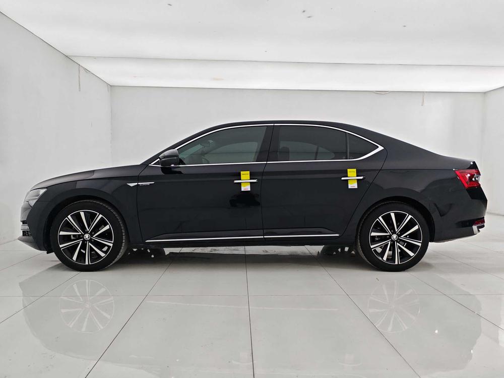 Skoda Superb 2024 imagem de carro #4