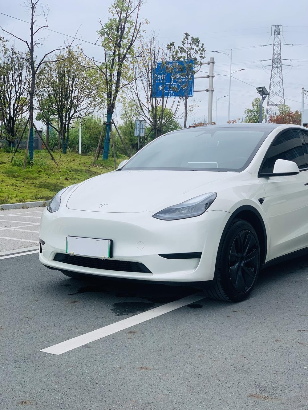 Tesla Model Y 2024 #10 Tesla Model Y 2024 car image #10