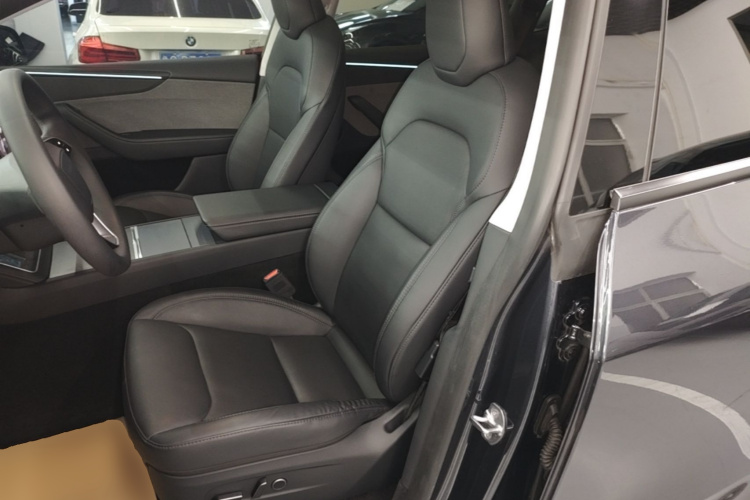 Tesla Model Y 2025 #15 Tesla Model Y 2025 car image #15