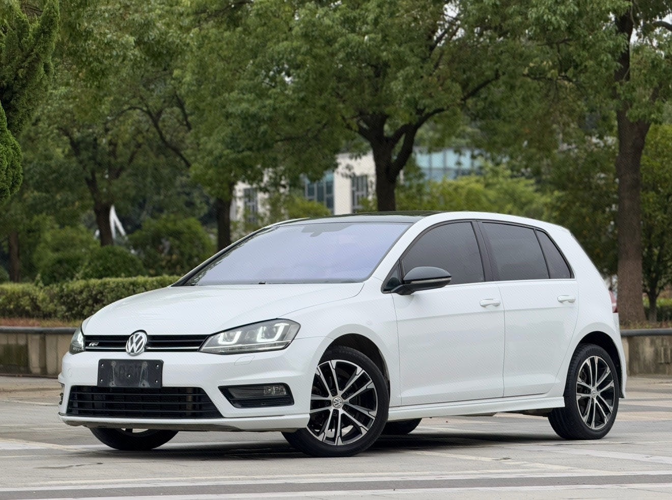 Volkswagen Golf 2016 car image 