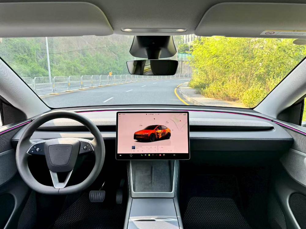 Tesla Model Y 2025 car image #7