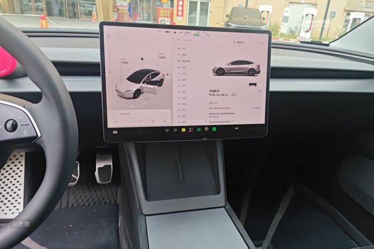 Tesla Model 3 2026 immagine di auto #15