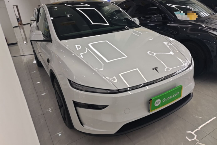 Tesla Model Y 2026 #4 Tesla Model Y 2026 immagine di auto #4