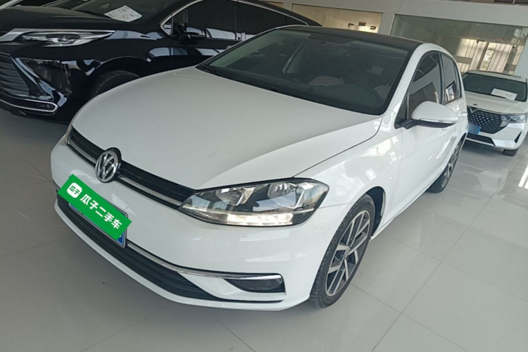 Volkswagen Golf 2020 car image #2