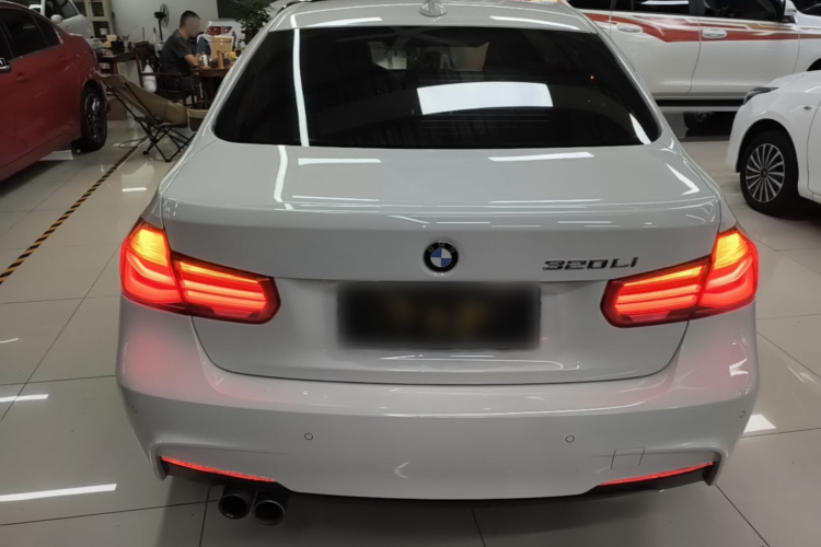 BMW 3 Series 2018 immagine di auto #6