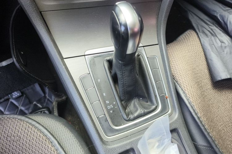 Volkswagen Golf 2016 car image #16