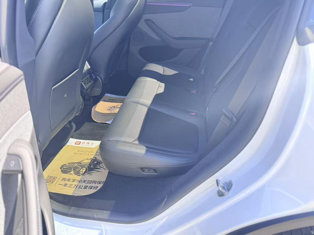 Tesla Model Y 2026 immagine di auto #11