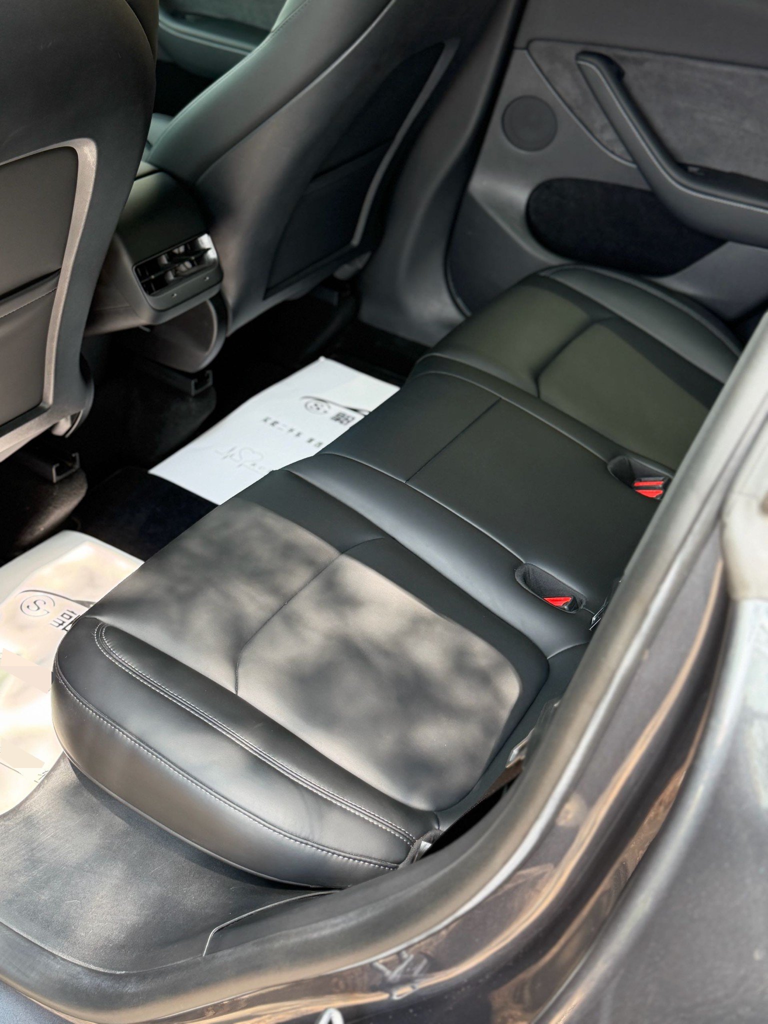 Tesla Model Y 2022 car image #11