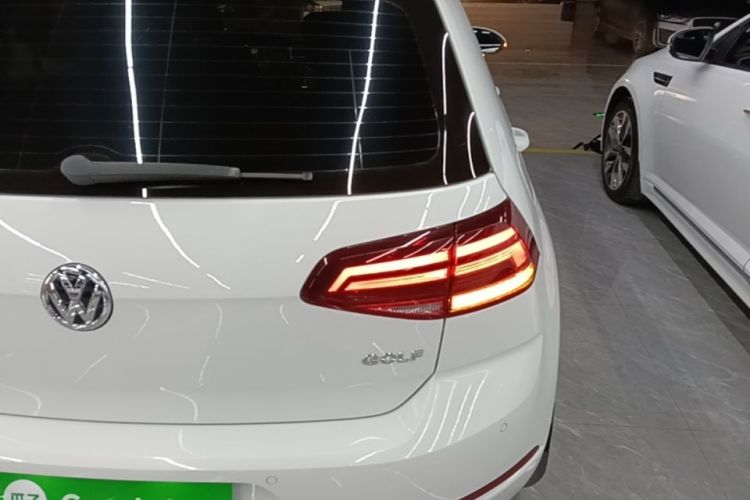 Volkswagen Golf 2019 car image #8