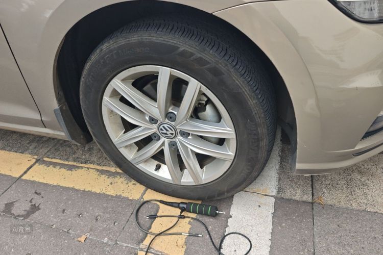 Volkswagen Golf 2019 car image #9