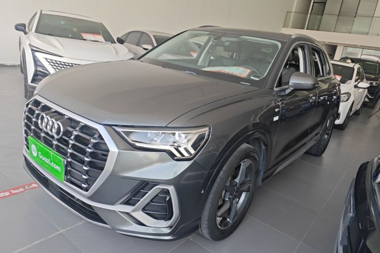 Audi Q3 2022 car image #2