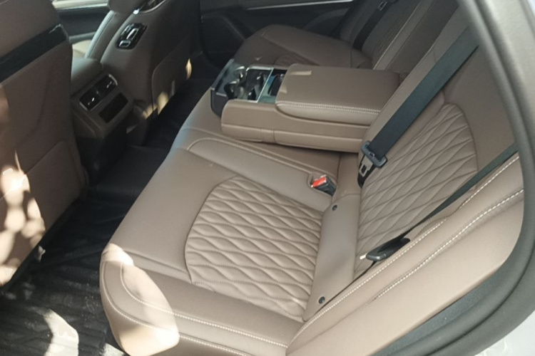 BYD Han 2025 car image #17
