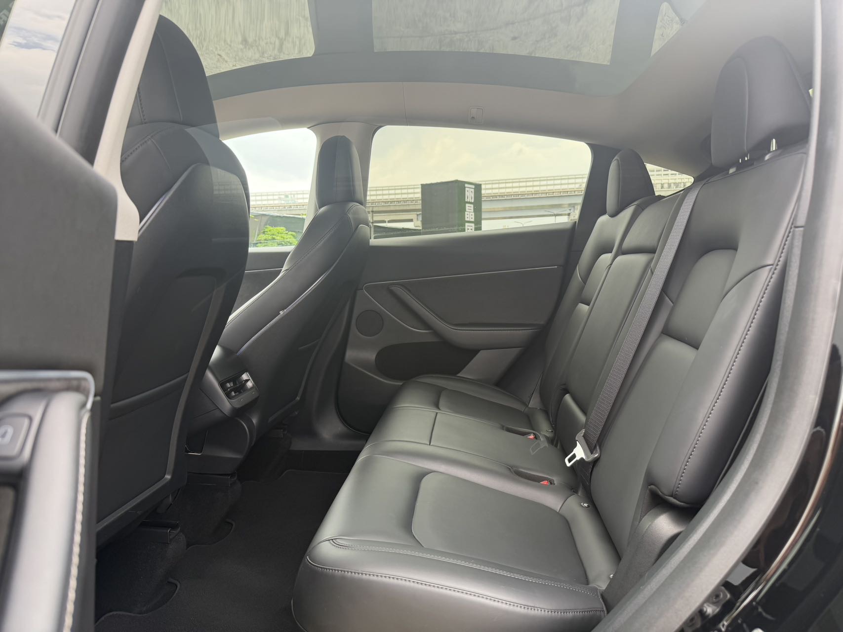 Tesla Model Y 2021 #6 Tesla Model Y 2021 car image #6