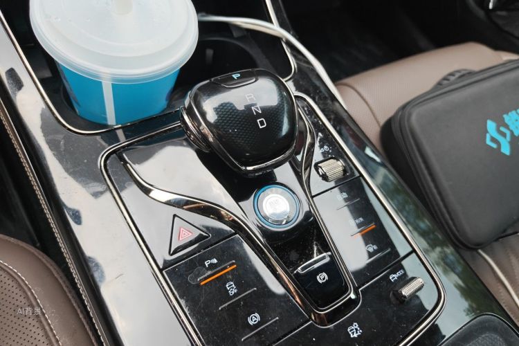 BYD Han 2023 immagine di auto #16
