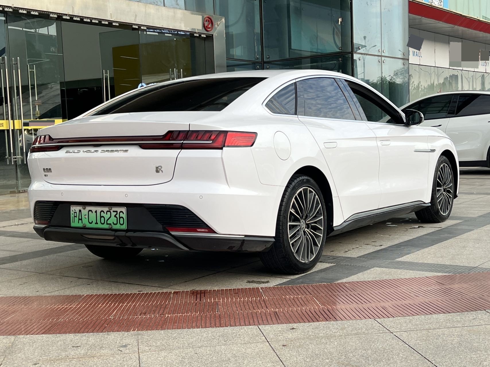 BYD Han 2023 immagine di auto #9