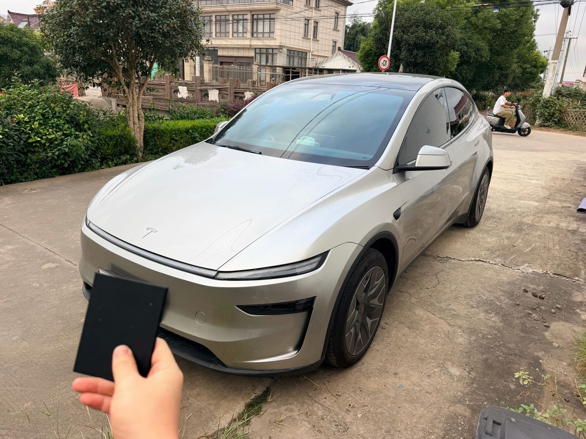 Tesla Model Y L 2026 Tesla Model Y L 2026 car image